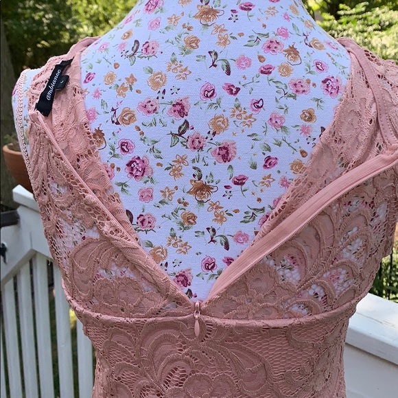 Size Small Peach Lace Spring/Summer Dress Like New - Picture 5 of 8